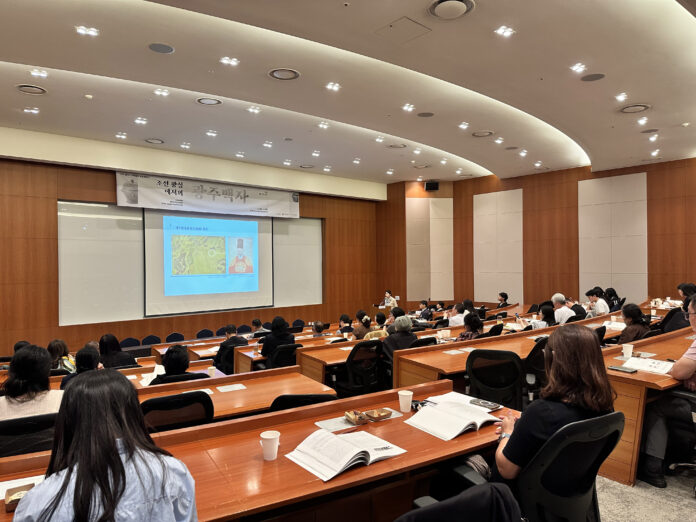 (사진자료) ′조선 왕실에서의 광주백자′ 학술세미나 모습